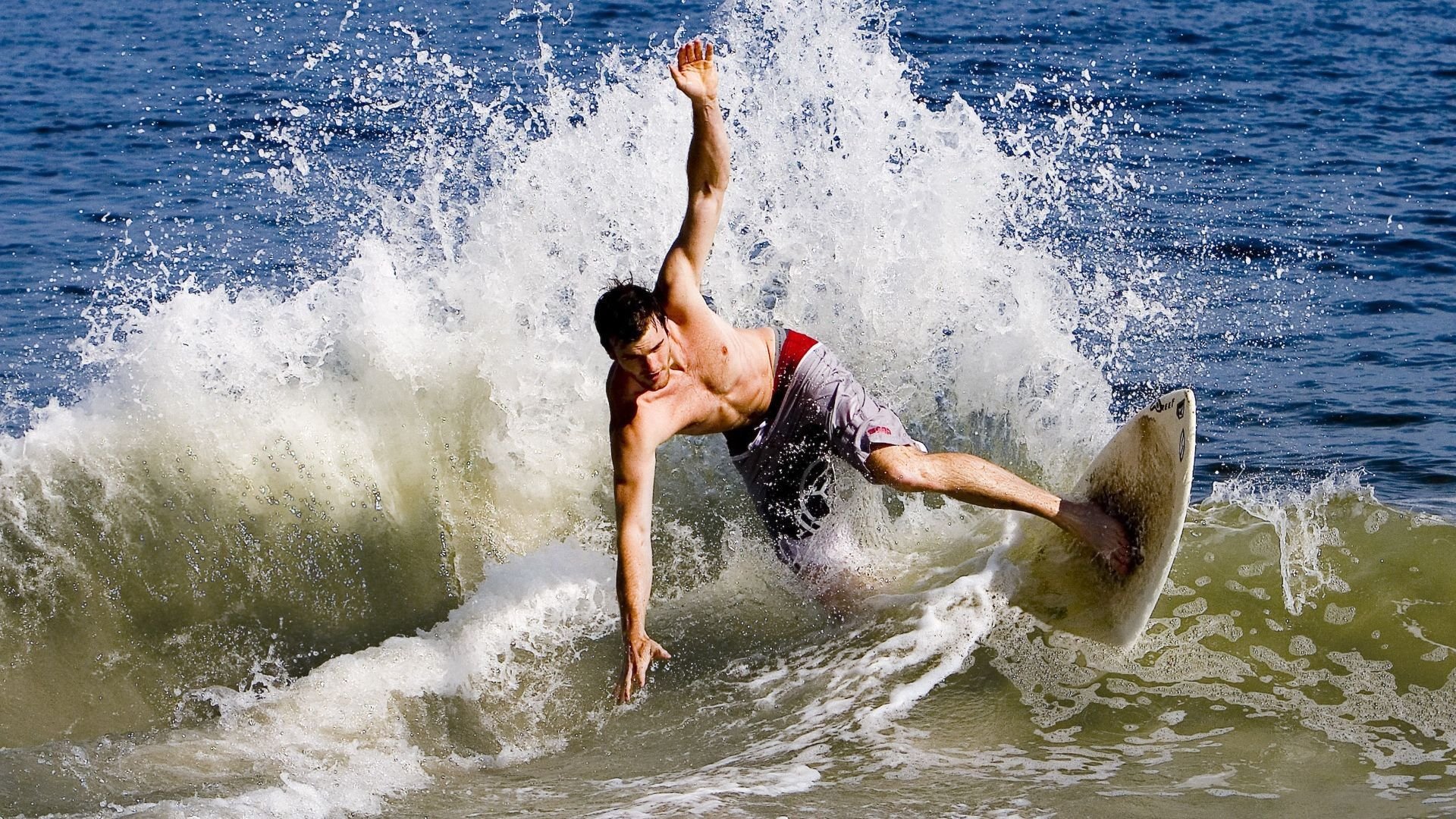 双雄记,C罗惊险舞步与雄鹿硬核宣言